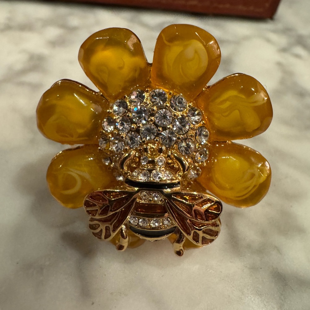 Kate Spade All Abuzz size 7 ring very rare